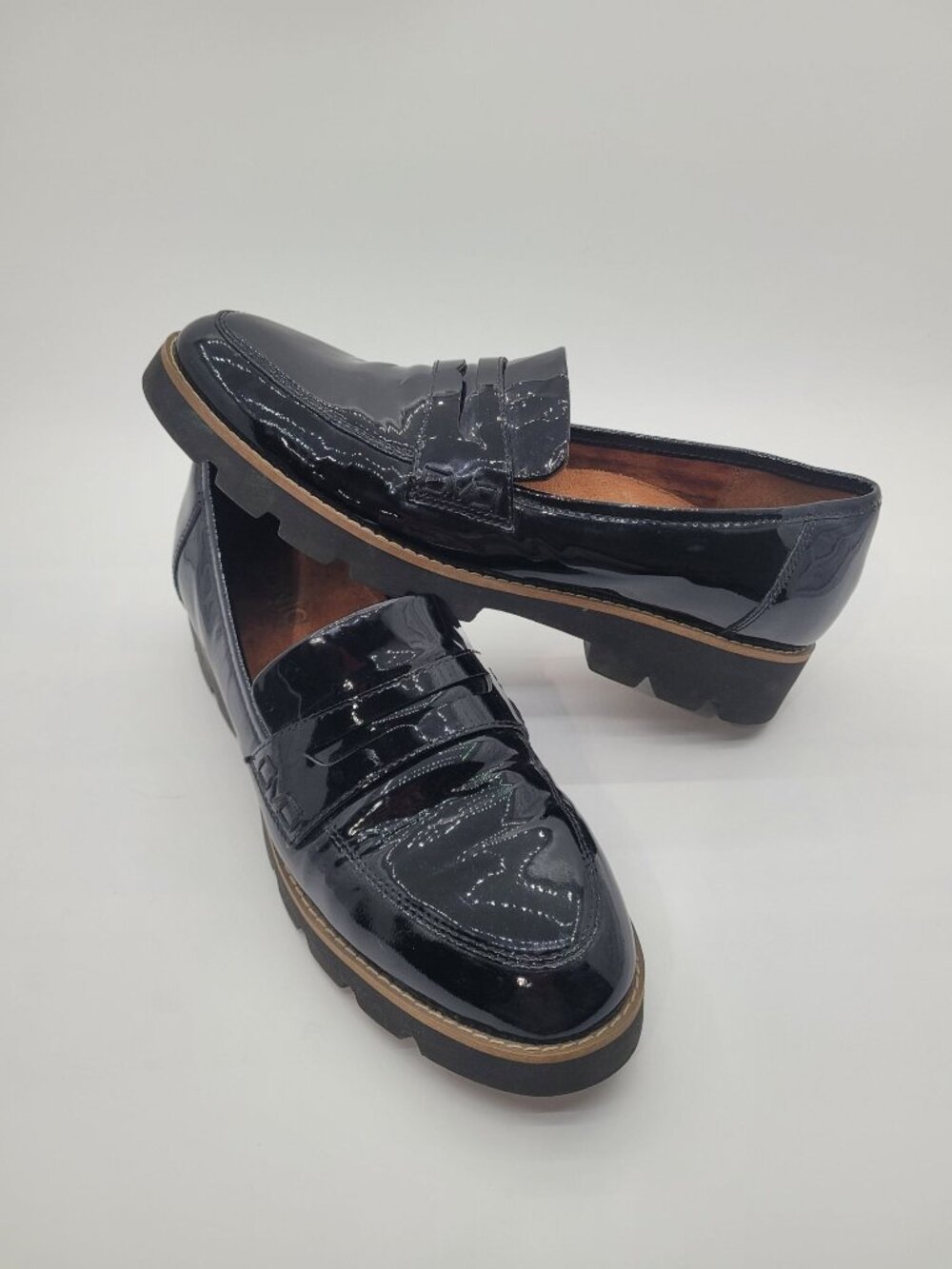 Vionic Cheryl Patent Leather Black Chunky Lug Sole Loafers Size 8